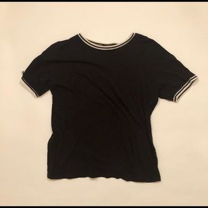 FOREVER 21 BLACK AND WHITE T-SHIRT